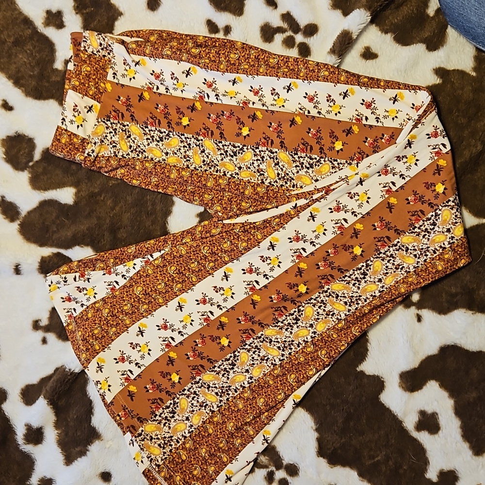 Cloth bell bottom pants